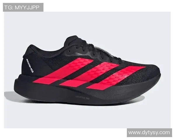 足球明星携手阿迪达斯打造全新联名系列引领运动潮流新风尚